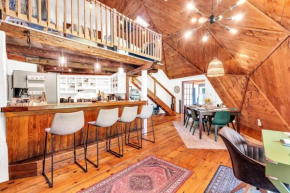 Dazling Domes! Hot tub! Game Room! Bar! MTN Views!